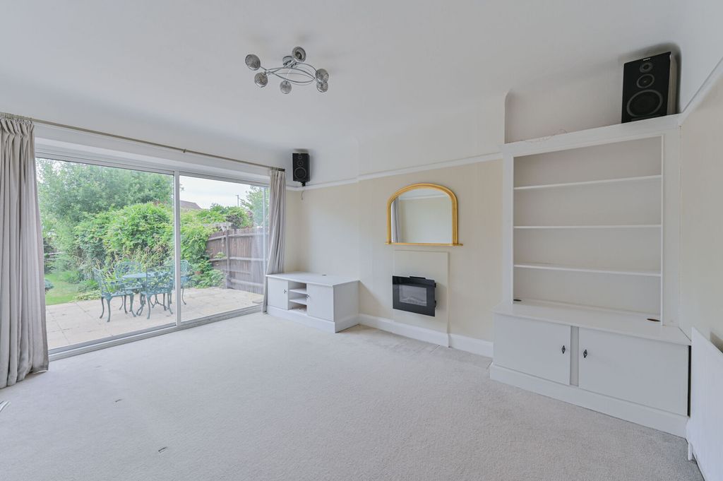 Property photo 3 of 12