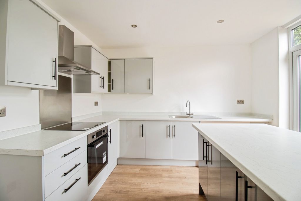 Property photo 2 of 19 Pbox-Img.Jpg