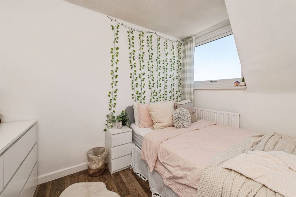 Additional image 7 of 3 bed semi-detached house for saleByron Grove, Dewsbury WF13