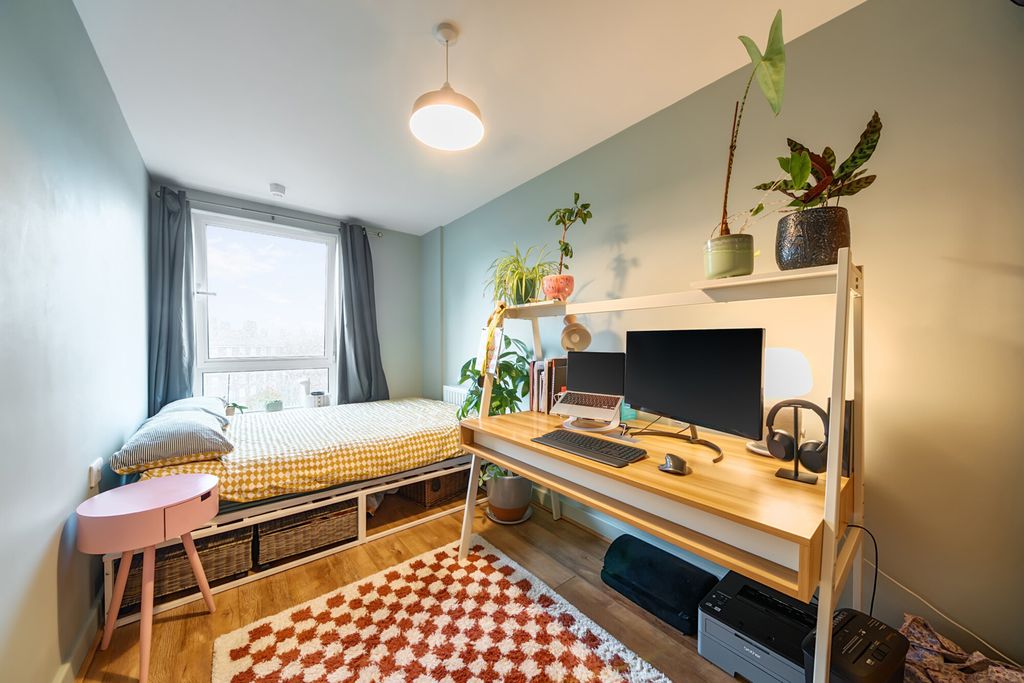 Property photo 3 of 17 Bedroom