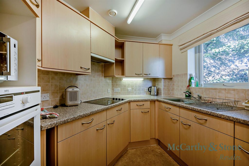 Property photo 2 of 14 8704023-Interior06-800.Jpg