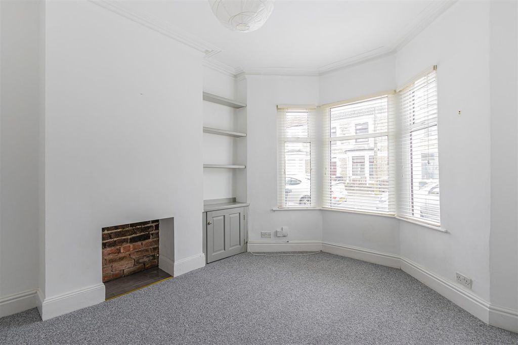 Property photo 2 of 13 Egerton Street 24-8.Jpg