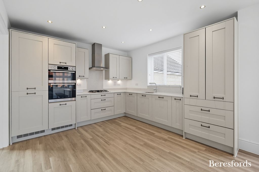 Property photo 2 of 31 Picture No. 16