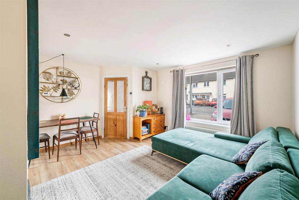 Property photo 2 of 21 Living Room