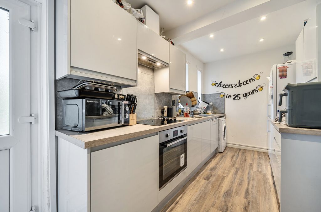 Property photo 1 of 10 1434470-1-69c2829...