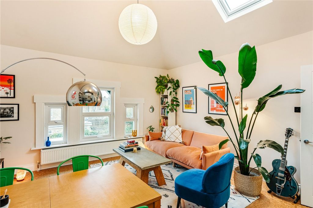 Property photo 3 of 18 Reception