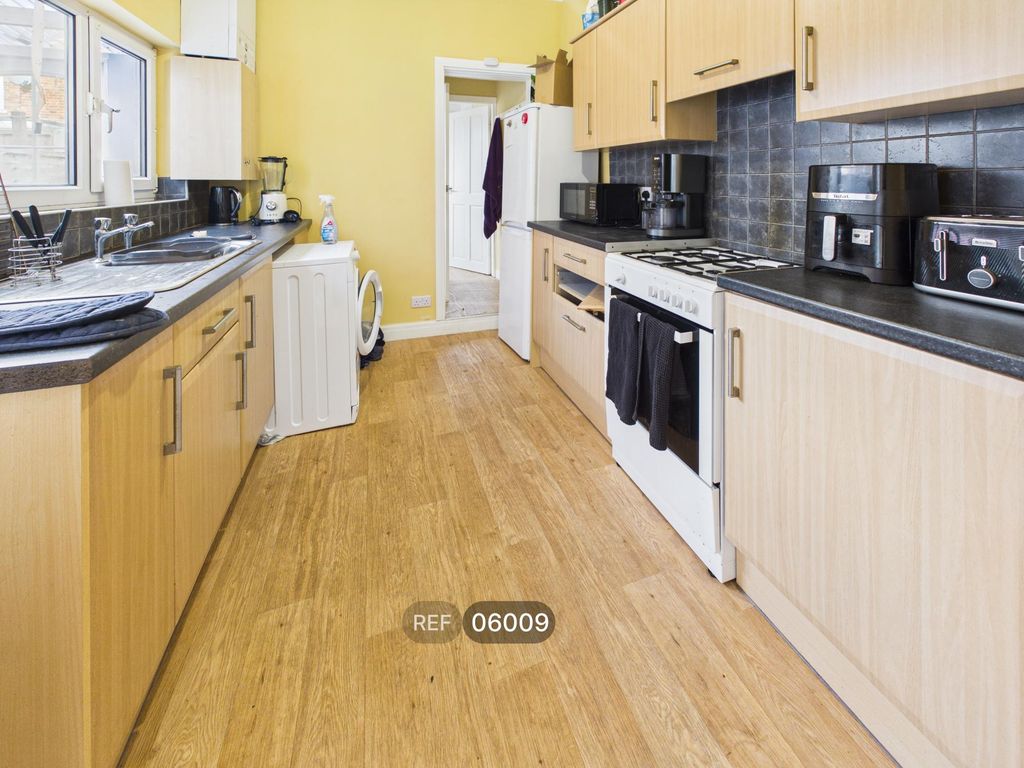 Property photo 2 of 12 Kitchen
