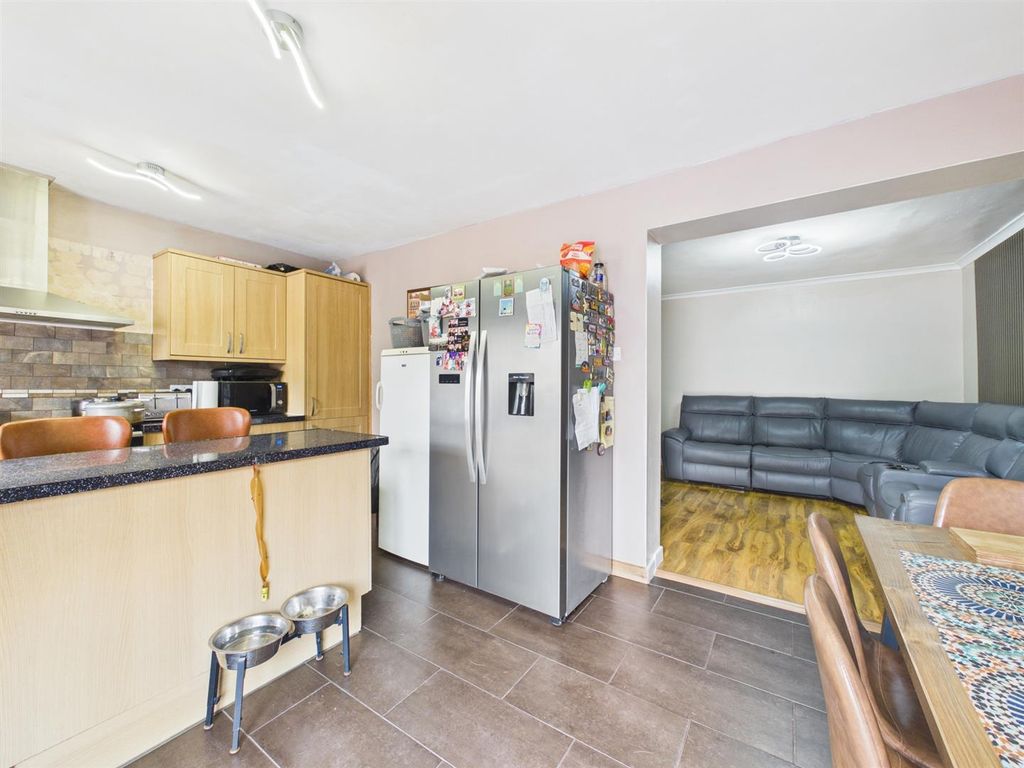 Property photo 3 of 14 Cam02435G0-Pr0350-Still001.Jpg