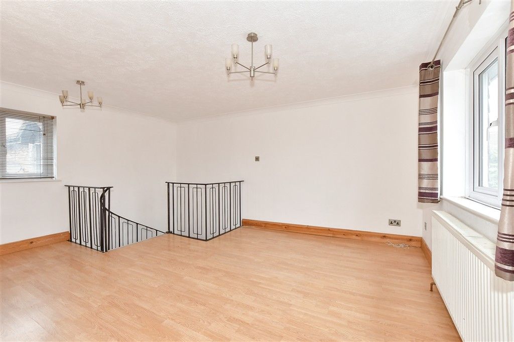 Property photo 2 of 12 Lounge