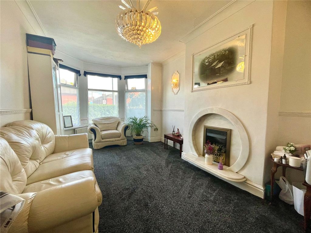 Property photo 3 of 15 Lounge