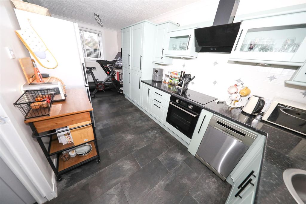 Property photo 3 of 12 O