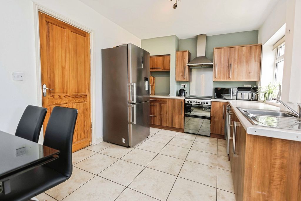 Property photo 3 of 27 Pbox-Img.Jpg