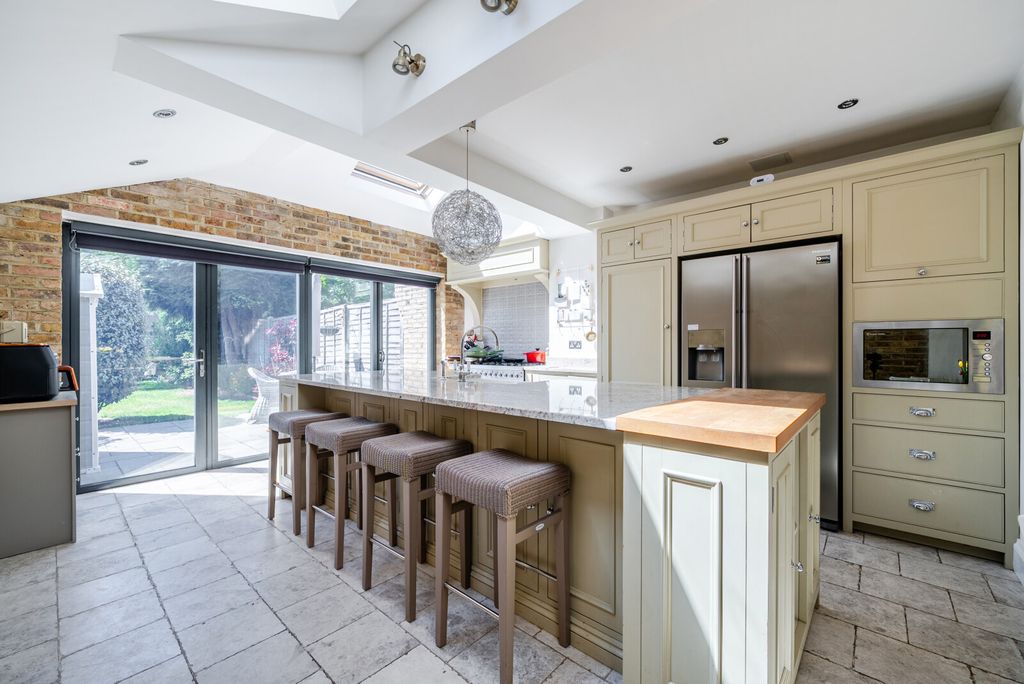 Property photo 3 of 17 1447289-23-69Ea1A...