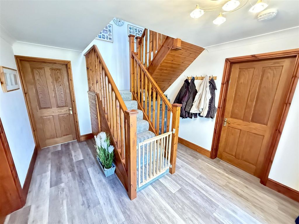 Property photo 2 of 31 Hallway