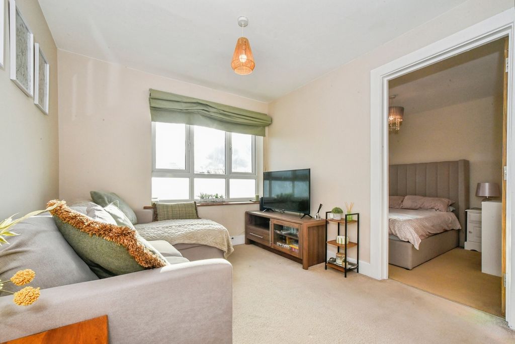 Property photo 1 of 20 Pbox-Img.Jpg