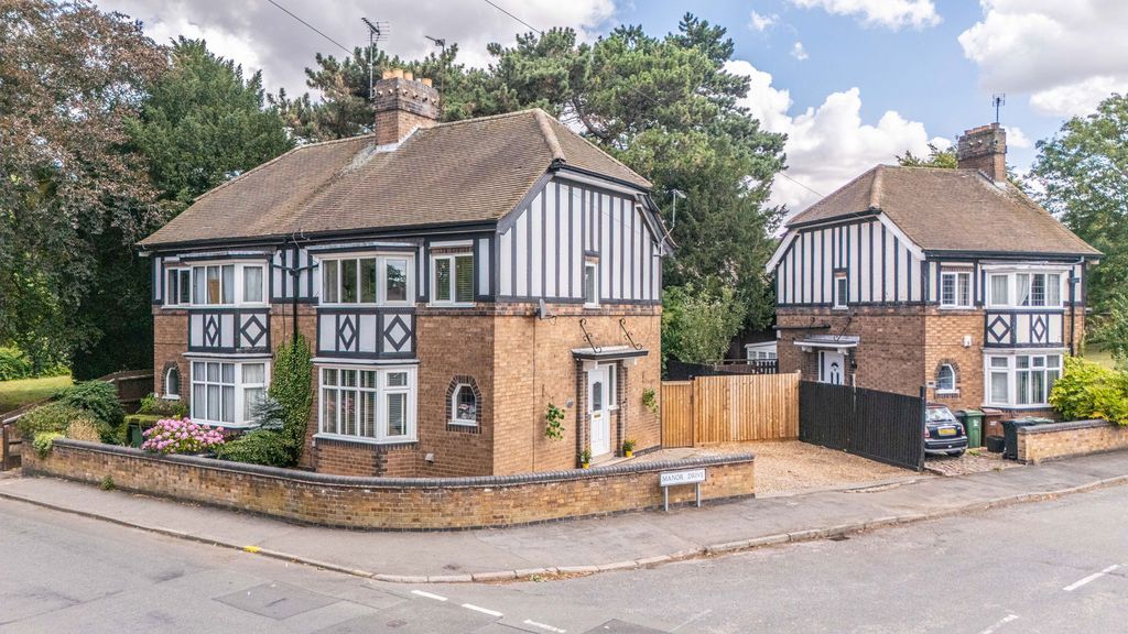 Property photo 1 of 33