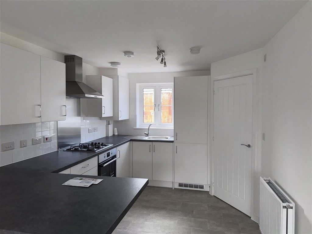 Property photo 3 of 11 Kitchen