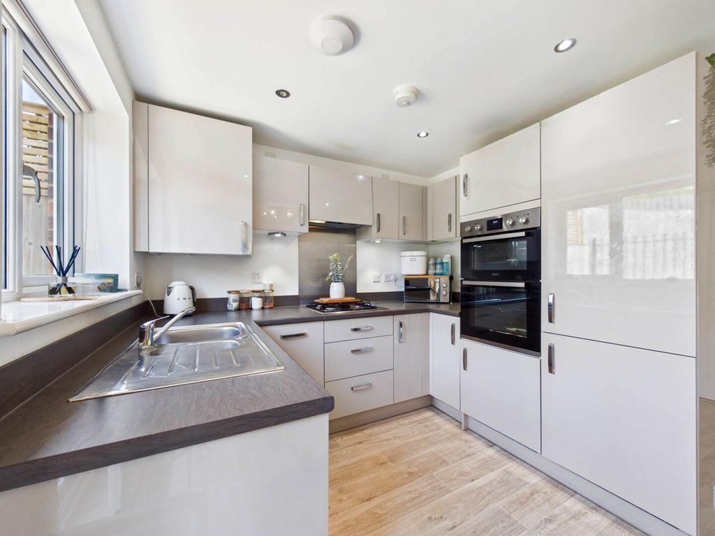 Property photo 2 of 13 Kitchen