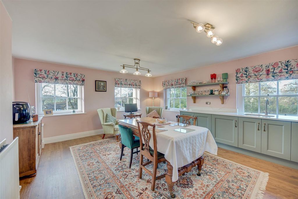 2 bed flat for saleBiddulph Road, Mossley Hall Biddulph Road CW12 photo 5
