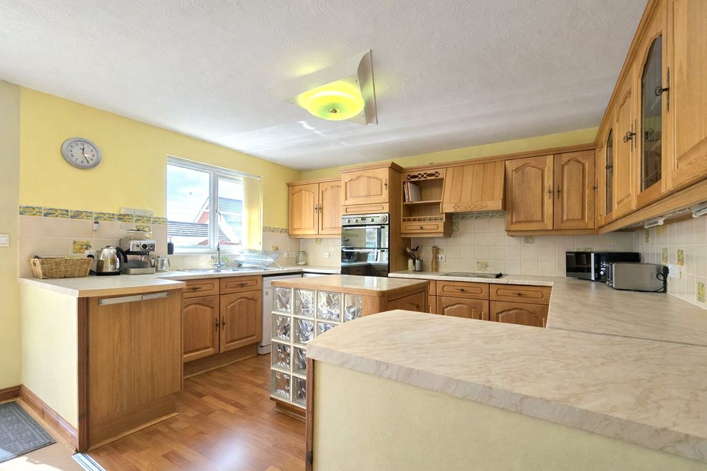 Property photo 3 of 16 3 - Picture No. 05