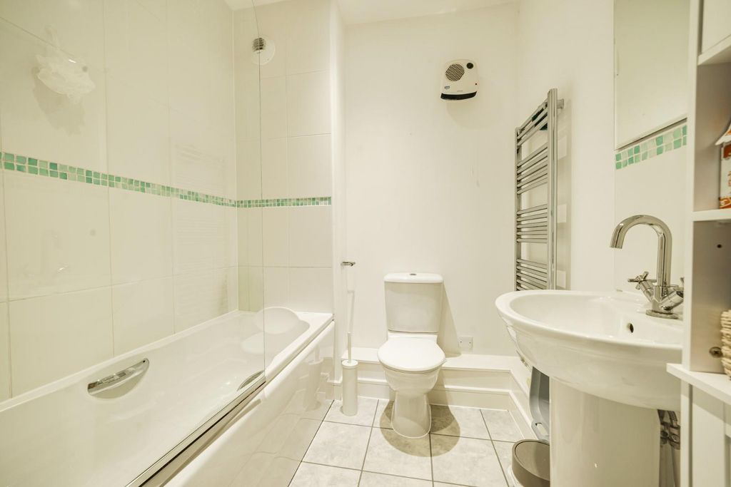 Additional image 13 of 2 bed flat for saleEast Dock, The Wharf, Linslade LU7