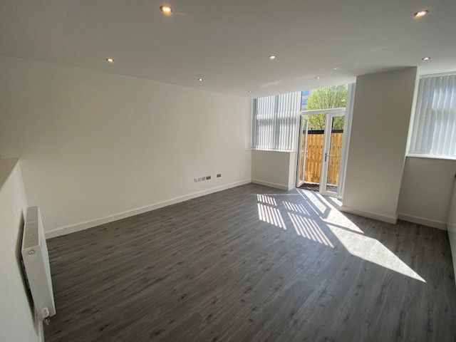Property photo 3 of 8 Entrance Porch