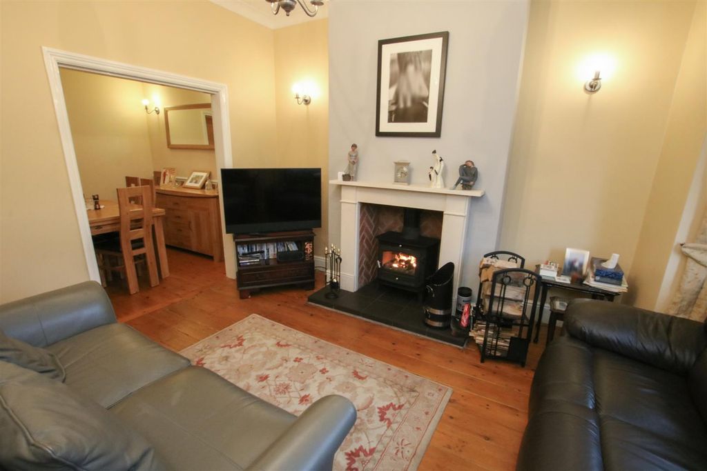 Property photo 2 of 17 Lounge