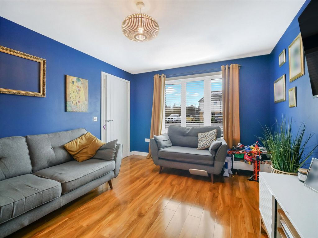 Property photo 2 of 20 Living Room