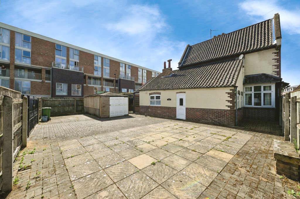 Property photo 2 of 19 Photo