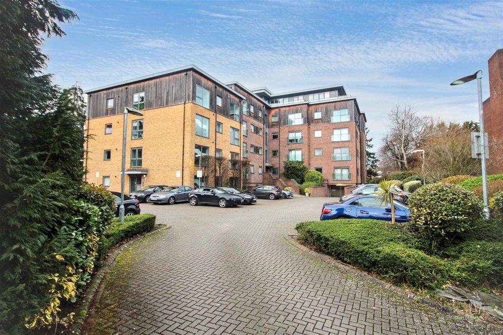 Property photo 1 of 10 Approach