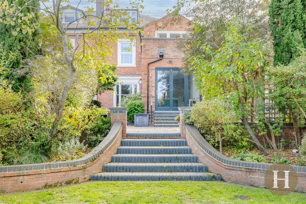 Property photo 3 of 56 Hadleigh Estate Agents-81.Jpg