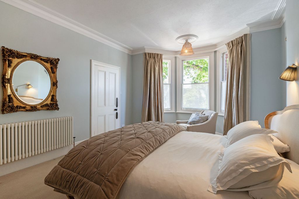 Additional image 8 of 5 bed detached house for saleNetley Street, Farnborough GU14