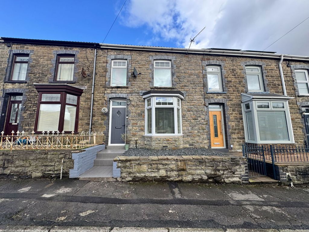 Property photo 2 of 27