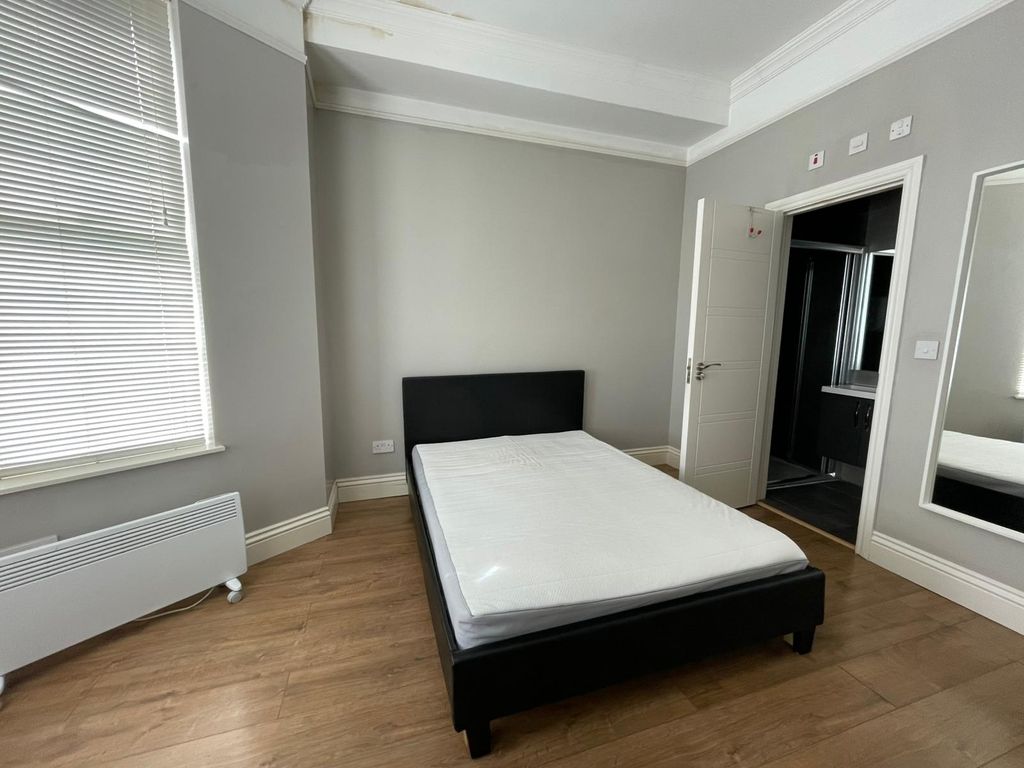 Property photo 2 of 5 Photo 4