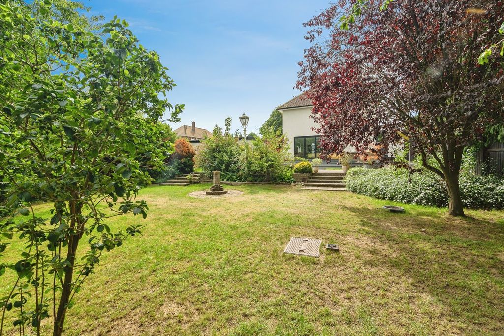 Property photo 3 of 33