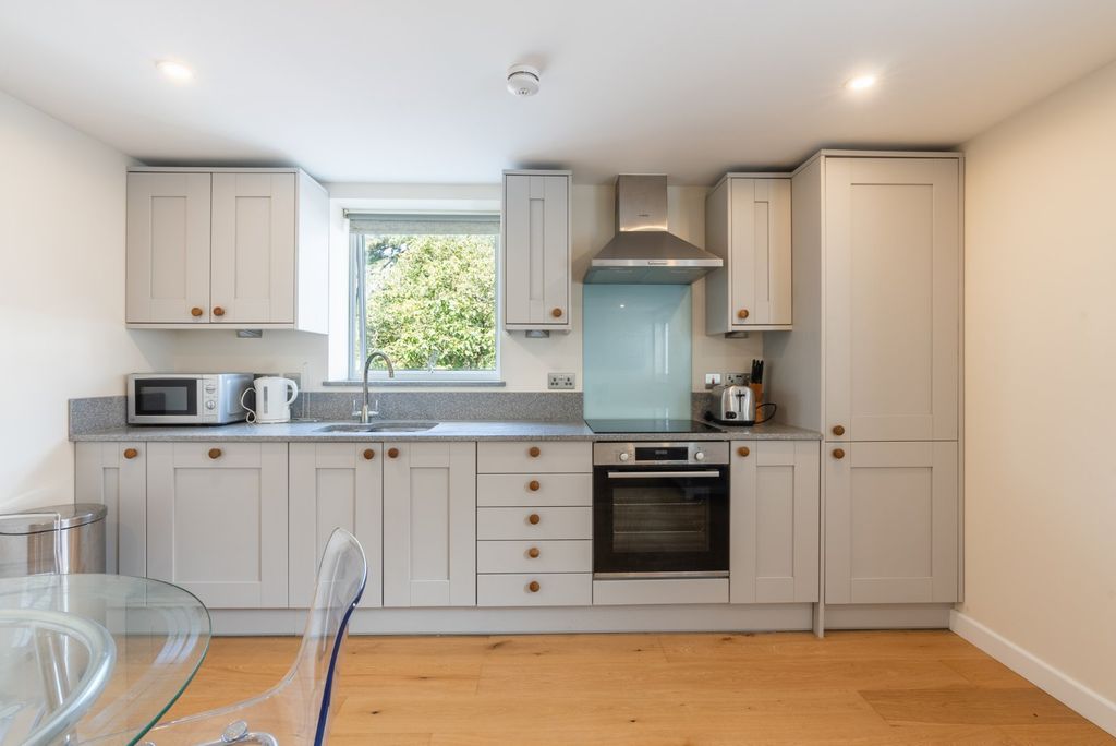 Property photo 3 of 9 Kitchen