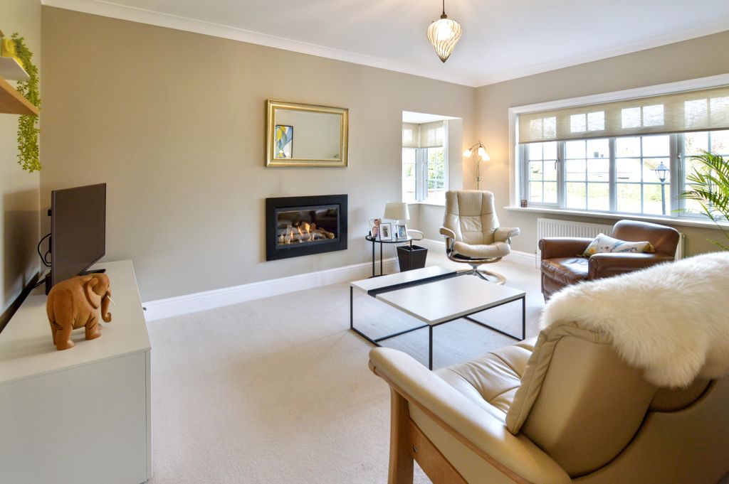 Property photo 3 of 43