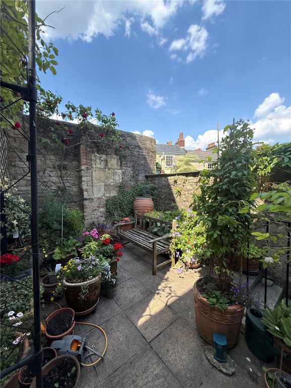 Property photo 2 of 12 Picture No. 22