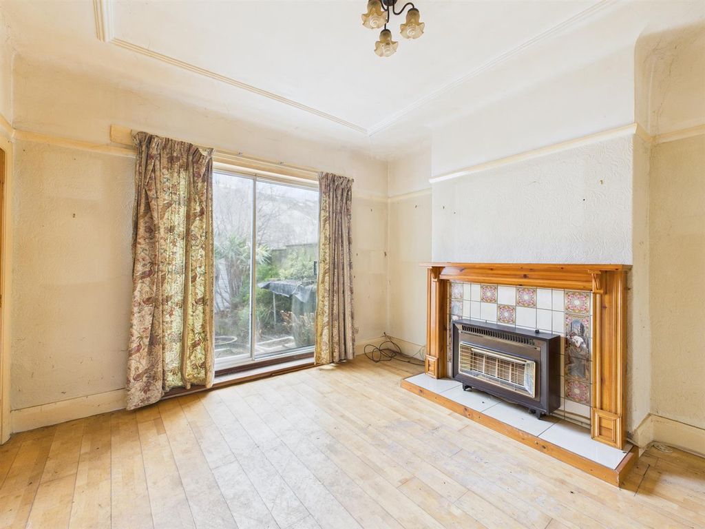 Property photo 3 of 32 Cam03844G0-Pr0382-Still002.Jpg