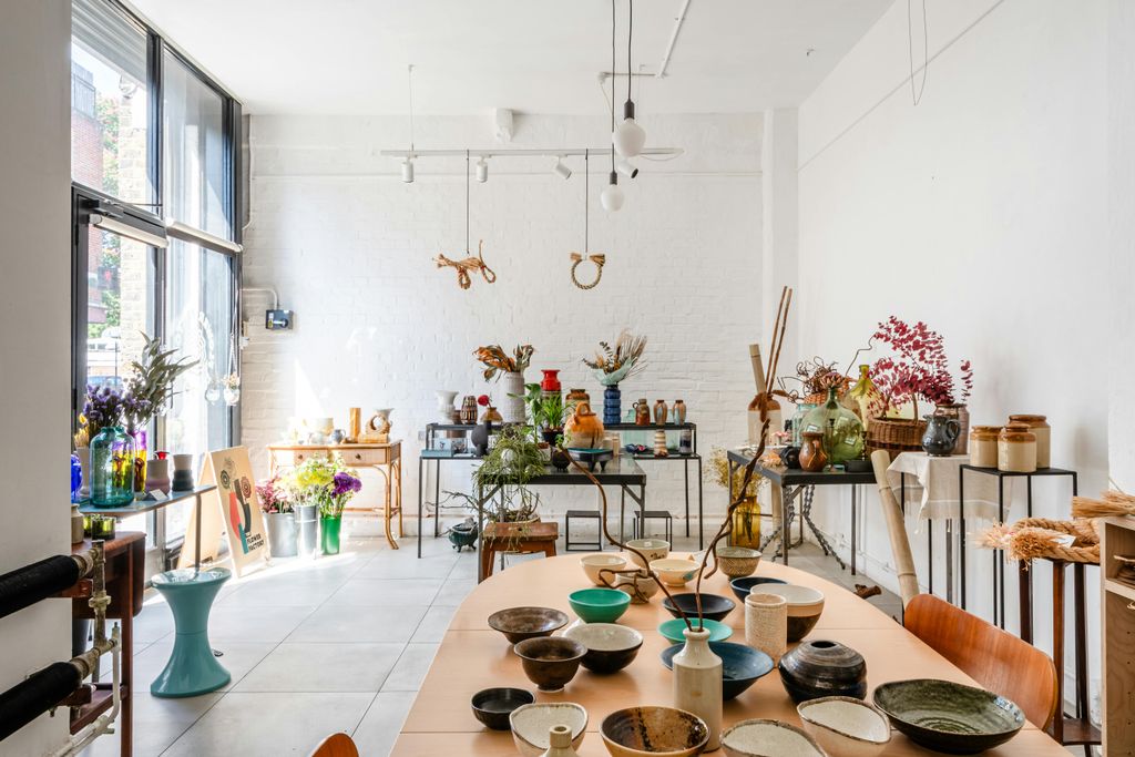 Property photo 3 of 14 Hoxton St 12-18 Gf - 9.Jpg