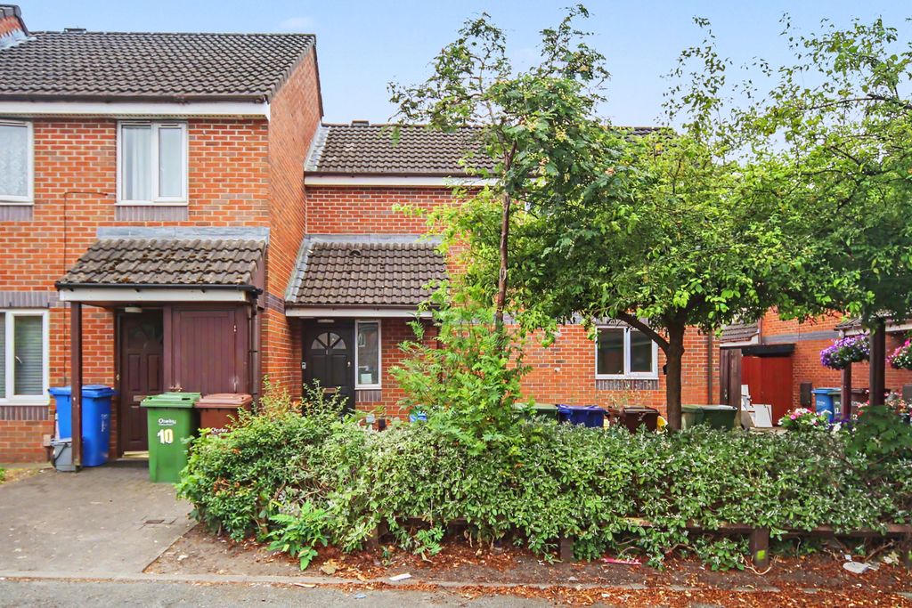Property photo 1 of 17 11 Cameron Croft, Chorley, Lancashire, Pr6 0Rh