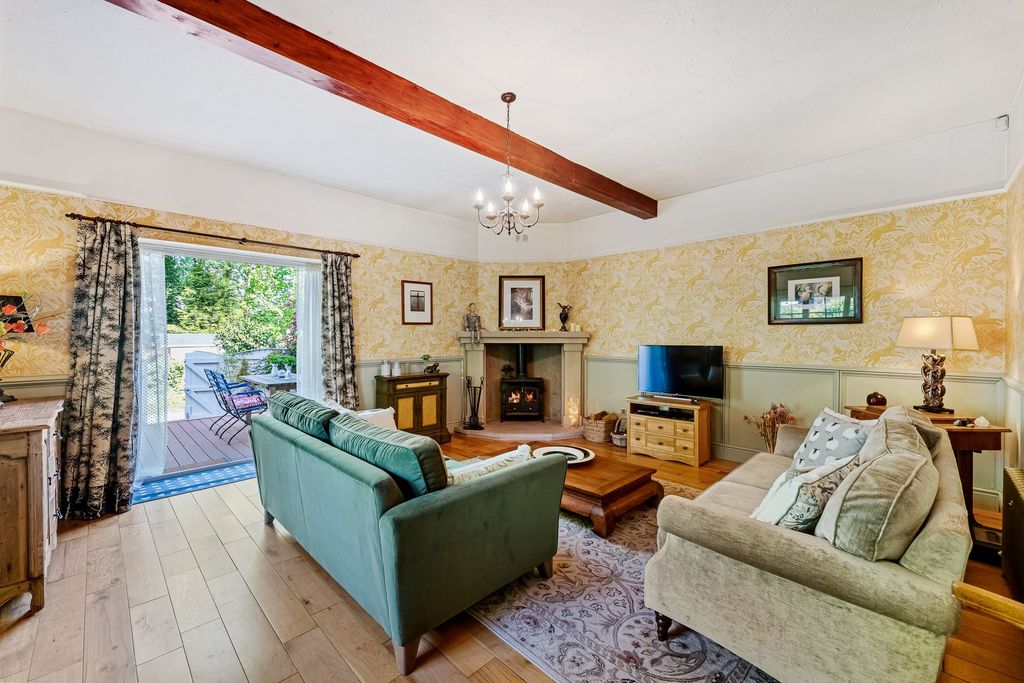 Property photo 2 of 35