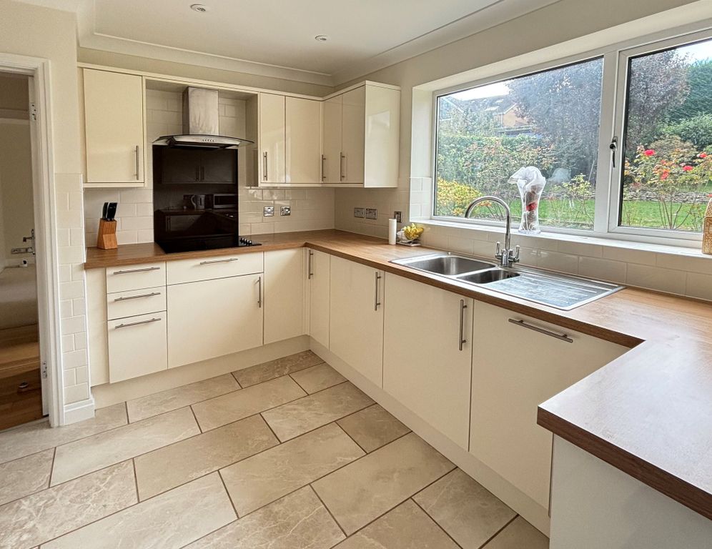 Property photo 2 of 21 Kitchen 1
