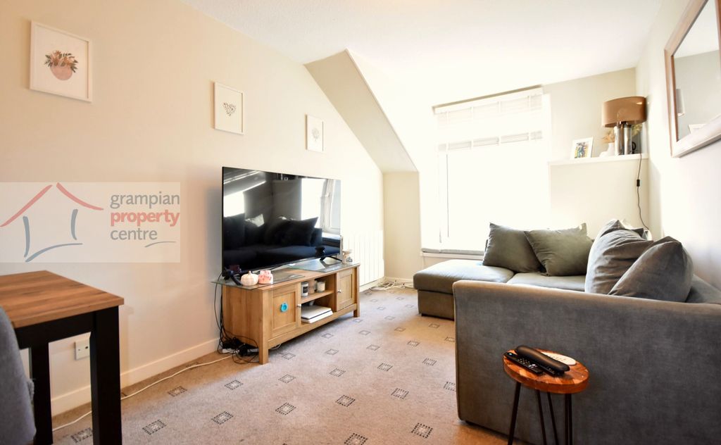 Property photo 2 of 14 Lounge .Jpg