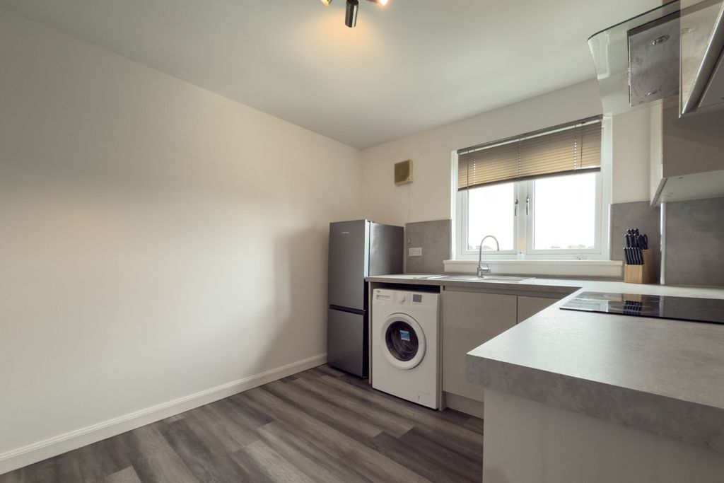 Property photo 2 of 15 4115236