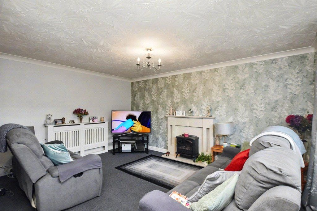 Property photo 2 of 11 Lounge