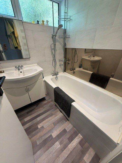 Property photo 2 of 12 Bathroom 2