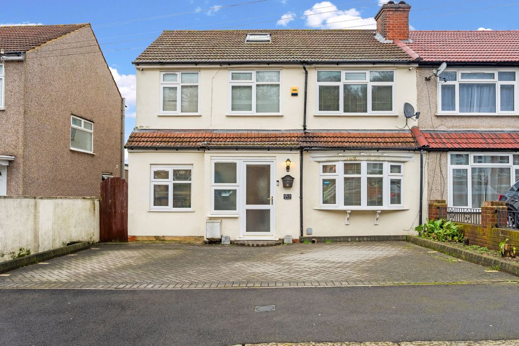 Property photo 2 of 33