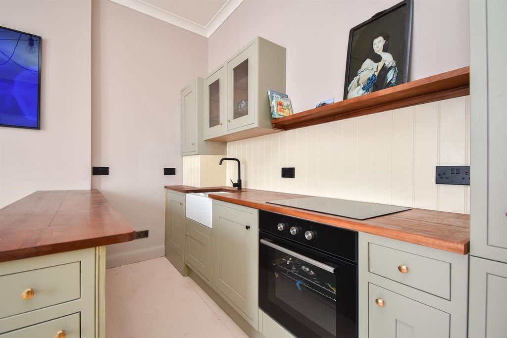 Property photo 3 of 13 Kitchen