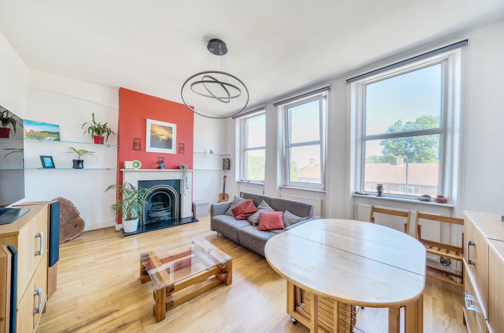 Property photo 1 of 11 1295558-3-682c660...